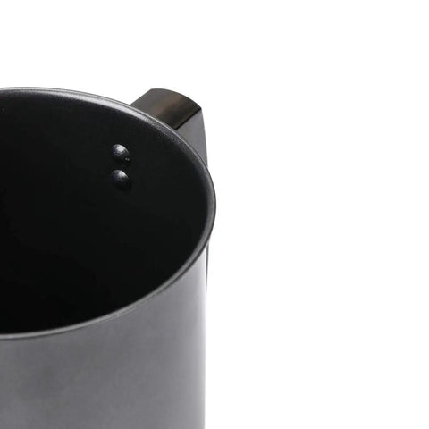 Sizzlin Bacon Grease Catcher With Fine Mesh Filter Seven Cup Heavy Duty Iron Fat Jar interior view showing nonstick coating and handle
