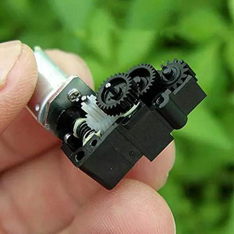 M20 DC Worm Gear Motor Operating At 3V To 5V Serving Up Smooth 150 RPM Punch Inside A Compact Turbo Reduction Box, shown in hand.