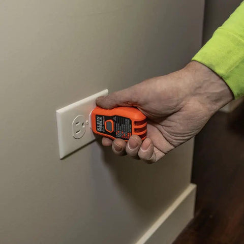 Easy To Use AC Circuit Breaker Finder With Transmitter And Receiver Pro Grade Voltage And GFCI Outlet Tester For Fast No Fuss Breaker Identification And Reliable Electrical Troubleshooting