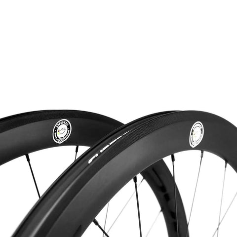 Beefy 50mm Deep Carbon Wheelset Tubeless Ready With Basalt Braking Surface EN And UCI Approved Dual Novatec Straight Pull Hubs