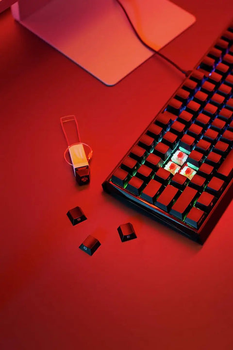 Slick Wireless Mechanical Gaming Keyboard Triple Mode Bluetooth And 2.4GHz Connectivity Ultra Low Latency with keycaps and dongle
