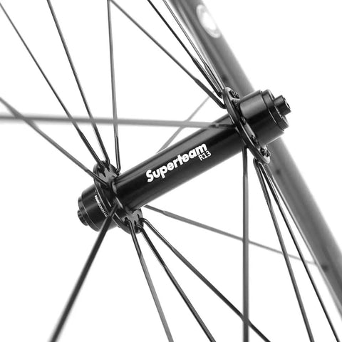 Close-up of hub and spokes on Beefy 50mm 700c Clincher Carbon Fiber Road Wheelset With 23mm Rim Width UCI Approved Toray T700