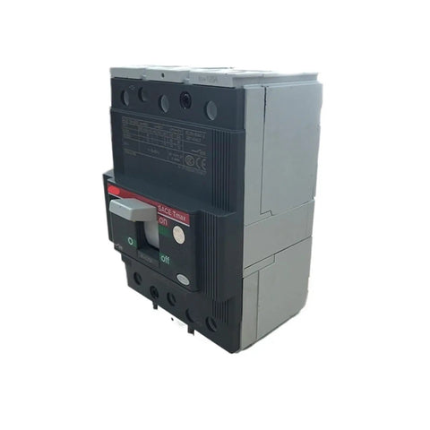Heavy Duty Three Pole Molded Case Circuit Breaker 800A Thermal Overload Protector side view showing on/off switch and details.