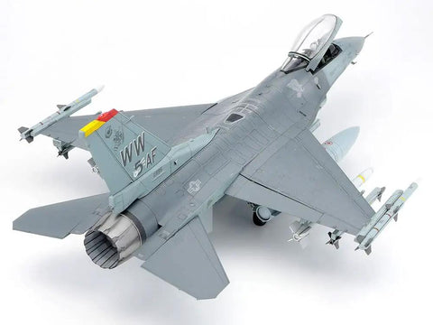 1/48 Scale F-16CJ Plastic Model Kit With CCIP Cockpit, IFF Antenna, Curved Fuselage, shown from rear angle with full ordnance