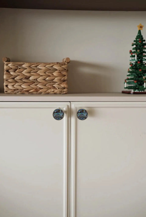 Pearl Shell Cabinet Knobs With Abalone Inlay, Slick Brushed Gold Zinc Alloy Drawer Pulls on white cabinet doors in room scene