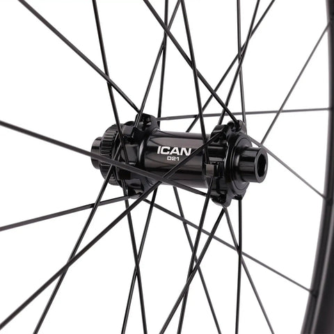 Front hub of Ultra Light 1390g Carbon Road Disc Wheelset With 40mm Depth Center Lock Clincher Tubeless Ready 700C 12x100mm