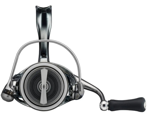 Ultimate Spinning Reel LT2500 Lightweight 160 G with ergonomic handle, visible bearings, and MQ technology.