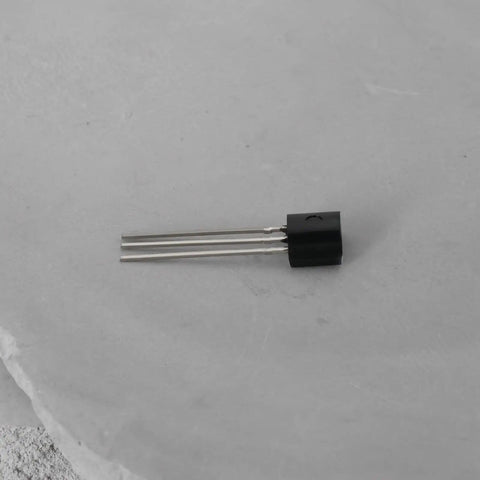 Single TO-92 transistor from Go-To Transistor Assortment Kit 100 Pcs TO-92 NPN BC550C PNP BC560C for Audio Amplifiers and Signal Processing