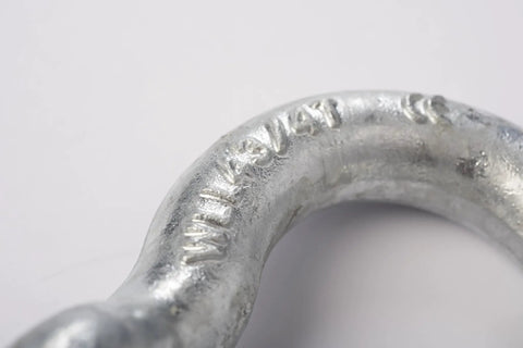 Close-up of Four Pack Galvanized Bow Shackles Three Quarter Inch D Ring Shackle With Seven Eighths Inch Screw Pin surface detail