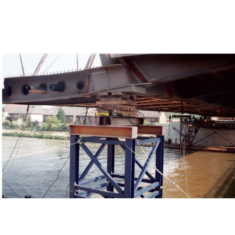 Heavy Duty Hydraulic Hand Pump With Four Way Control Valve Max 10000 Psi Two Speed Quick Operation lifting heavy machinery under a bridge.