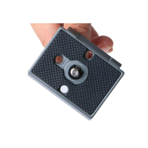 Close-up of Pack Of 2 Quick Release Plates With One Quarter Inch Screw For RC2 Rapid Connect System, rubber pad detail