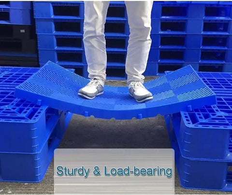 Person standing on blue Lightweight Plastic Pallet Interlocking Storage System With Breathable Grid Design for support test