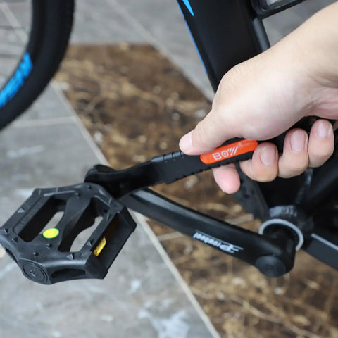 Person using 4 Piece Bike Cone Wrench Set For Precise Wheel Hub Adjustments 13mm 14mm 15mm 16mm Carbon Steel Spanner Kit