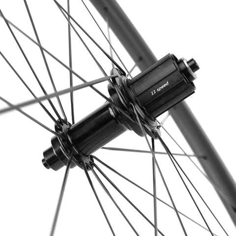Lightweight 700C Carbon Wheelset With 45mm Aero Rim For Rim Brake And QR Axles Front 9mm Rear 135mm hub