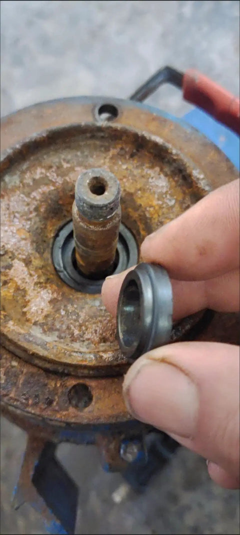 Two Pack 17mm Internal Diameter Shaft Seal Replacement Made From Alloy And Plastic 103-17 For Pump Shafts Water Pumps Spa Pools Works In Water Oil And Mildly Corrosive Fluids on rusted pump shaft