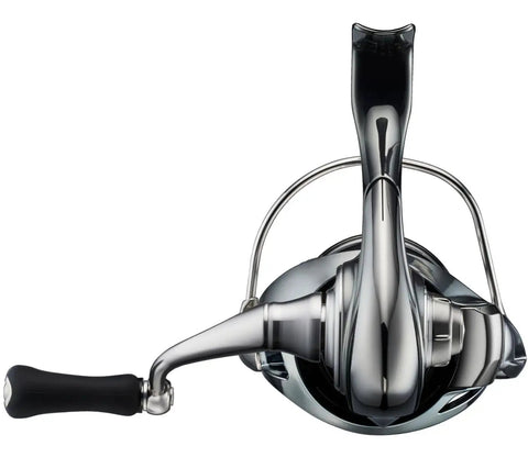 Ultimate Spinning Reel LT2500 Lightweight 160 G With 12 Plus 1 Ball Bearings MQ Technology front view