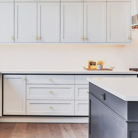 Modern kitchen with Brushed Gold Cabinet Knobs 30 Pack 2 Inch Solid Zinc Alloy T Bar Handles on white cabinets.