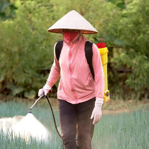 Person using backpack sprayer with Backpack Sprayer Filter Strainer Net 142mm Outer Diameter Replacement Screen in field