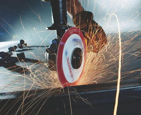 Metalmax 4 Inch Segmented Rim Diamond Cutting Wheel For Metal Dry Use Up To 15,200 RPM 5/8 Inch Arbor For Angle Grinders in use