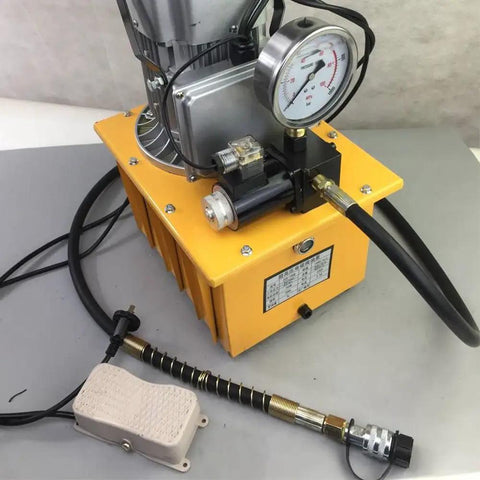 Heavy Duty 750W 110V Electric Hydraulic Pump With 7L Tank And Single Acting Pedal Solenoid Valve Control Kicking Up To Ten Thousand Psi For Solid Daily Grind And Shop Lifts Black showing pressure gauge and control components.