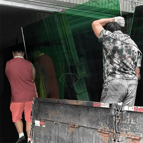 Professional Grade Eight Inch Glass Suction Cup Lifter Built With Manual Vacuum Pump, used for lifting large glass panels safely.