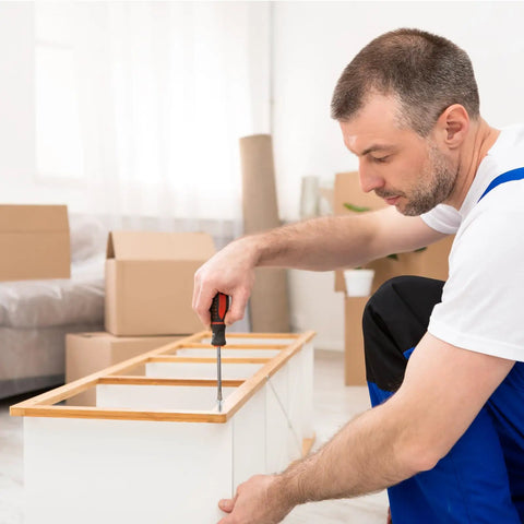 Man using 304 Stainless Steel Machine Screws 50 Piece Pack Of Standard 6-32 Thread By One Inch Extra Long Outlet Screws for assembly.