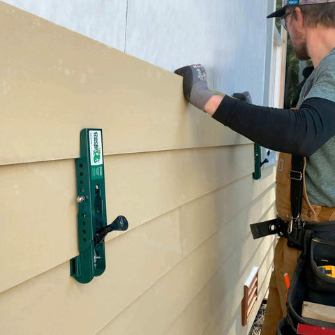 Gecko Gauge Siding Installation Kit For 5/16 Inch Fiber Cement And James Hardie Siding, Pro Grip Clamp For One Person Install in use