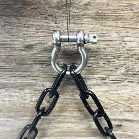 Close-up of 25 Pack One Quarter Inch 304 Stainless Steel D Ring Shackles Set For Outdoor Adventure And Recovery Traction Wire heavy-duty use