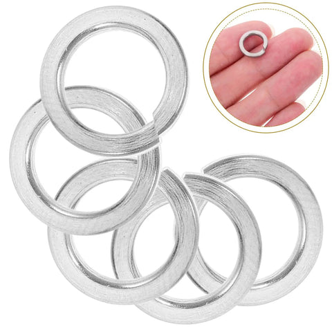 Stainless Steel M8 Split Spring Lock Washers Kit, 100 Pieces, Heavy Duty Corrosion Resistant Locking Washers For Bolts And Screws, General Repair And Machinery Maintenance, Easy Install And Secure Fit, close-up on hand