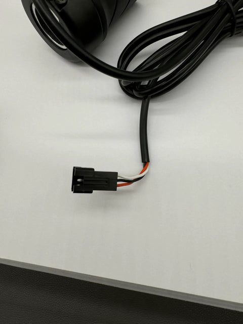 Close-up of 3 Pin SM Plug on Left Hand Half Twist Throttle For E Bike, Fits 22.5 Mm Handlebar, Compatible With 24V To 72V Systems