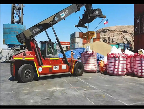 Heavy Duty Cargo Lifting Net 1x1m Flat Sling Hoisting Net Reusable 500kg Load Capacity Tough As Nails Durable Transport Net in use
