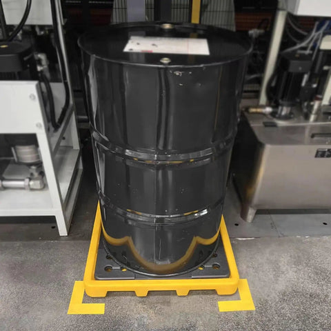 Nestable Oil Drums Tray With Leak Proof Drain And Detachable Anti Slip Platform holding a black drum, garage grade spill containment