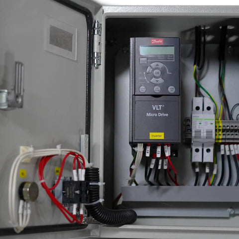 VLT Micro Drive inverter for Heavy Duty 18Ft Hvls Industrial Ceiling Fan Serving Up Slick Air Flow To Warehouses And Factories Powered By 208-240V One Phase Voltage And Built Tough Pmsm Efficiency.