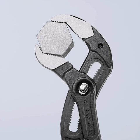 Water Pump Pliers Cobra XL 400 Mm Self Locking With Quick Push Button Adjustment gripping hex nut, close-up view.