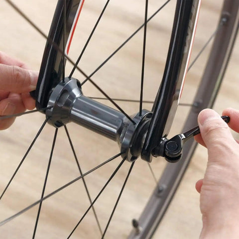 Dual Pack Aluminum Alloy Quick Release Skewers For Mountain And Road Bikes installation on bike wheel hub