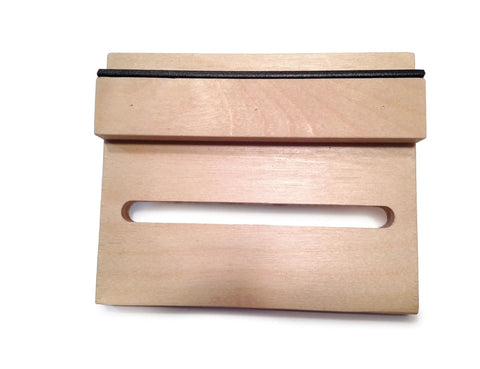 Heavy Duty Manual Bottle Labeler For Wine Beer And Jars guarantees flawless alignment with a sturdy wooden base for easy use.
