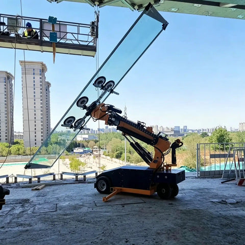 Heavy Duty Electric Glass Vacuum Lifter With Slick Suction Tech For Architectural Panels lifting a large glass panel at a construction site.