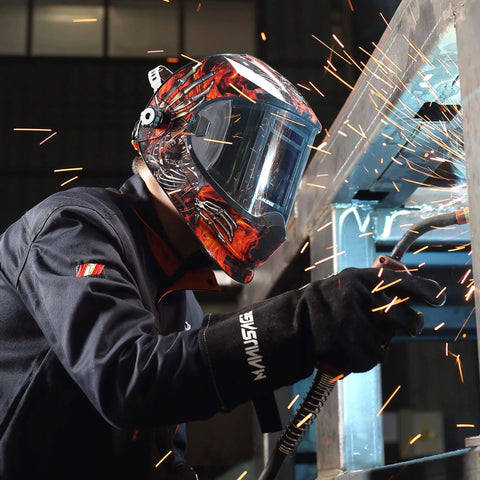 Welder using Solar Powered Auto Darkening Welding Helmet With Wide Shade 9 13 For TIG MIG ARC Welding Hood Adjustable Sensitivity