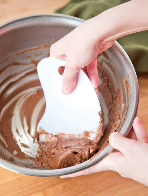 Curved Dough And Bowl Scraper In White, Durable Plastic Kitchen Tool for Batter And Dough used in metal bowl