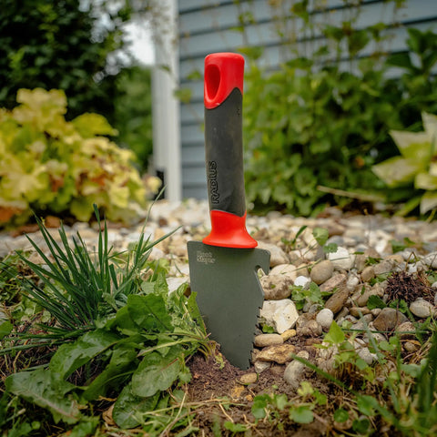 Heavy Duty Garden Trowel With Serrated Blade For Digging And Root Cutting Carbon Steel Hand Tool with red handle on soil