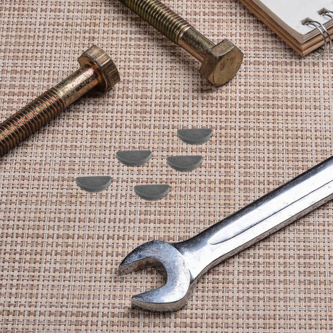 Thinking Process: crankshaft key set with metal half-moon keys and bolts on woven mat, for two-stroke engines